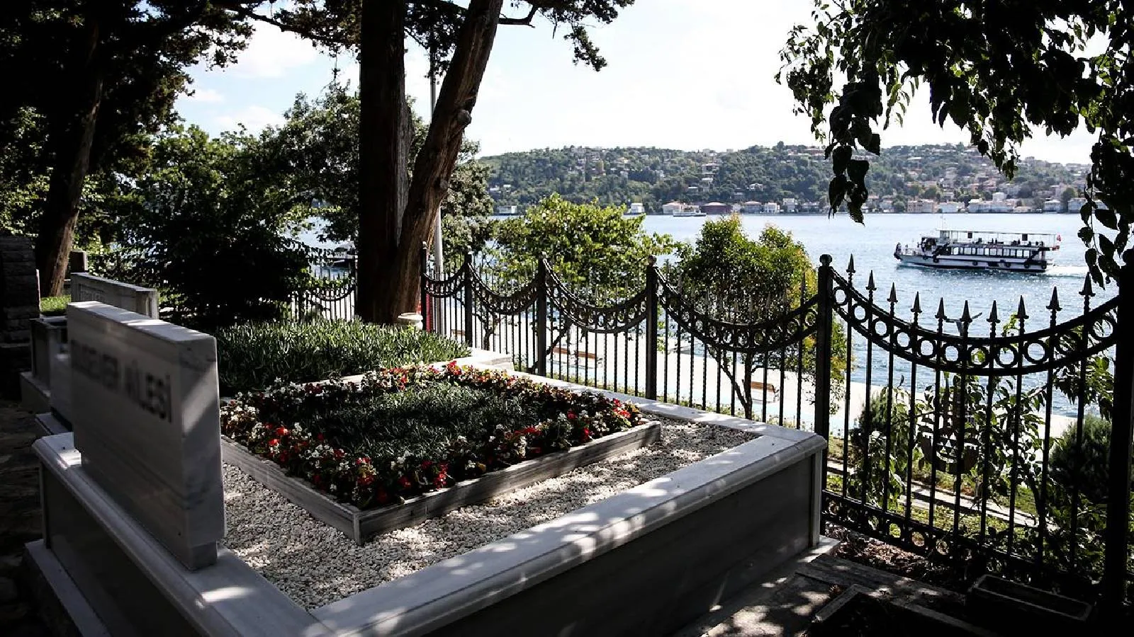 İstanbul'da yaşamak da zor ölmek de... Mezarlık fiyatları dudak uçuklattı!