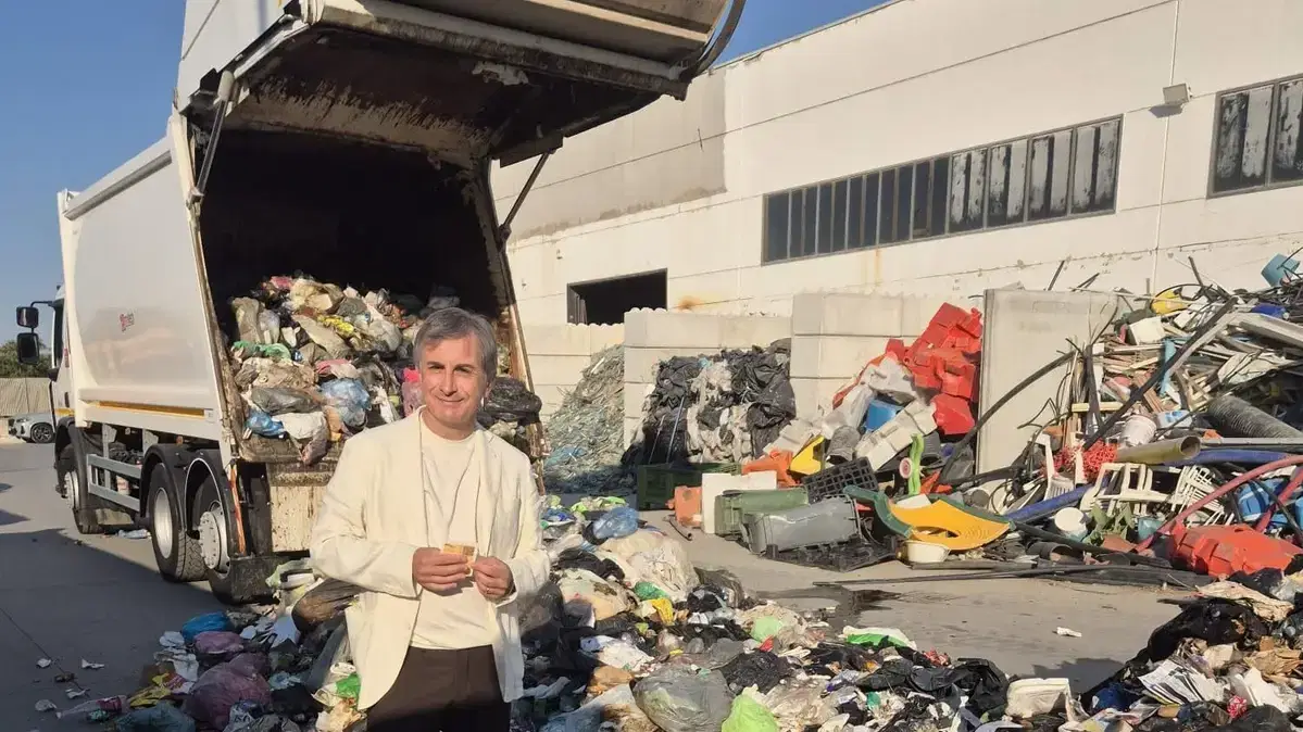 Çöpe attığı 55 milyon TL'lik bileti, onlarca ton atığın arasında buldu!